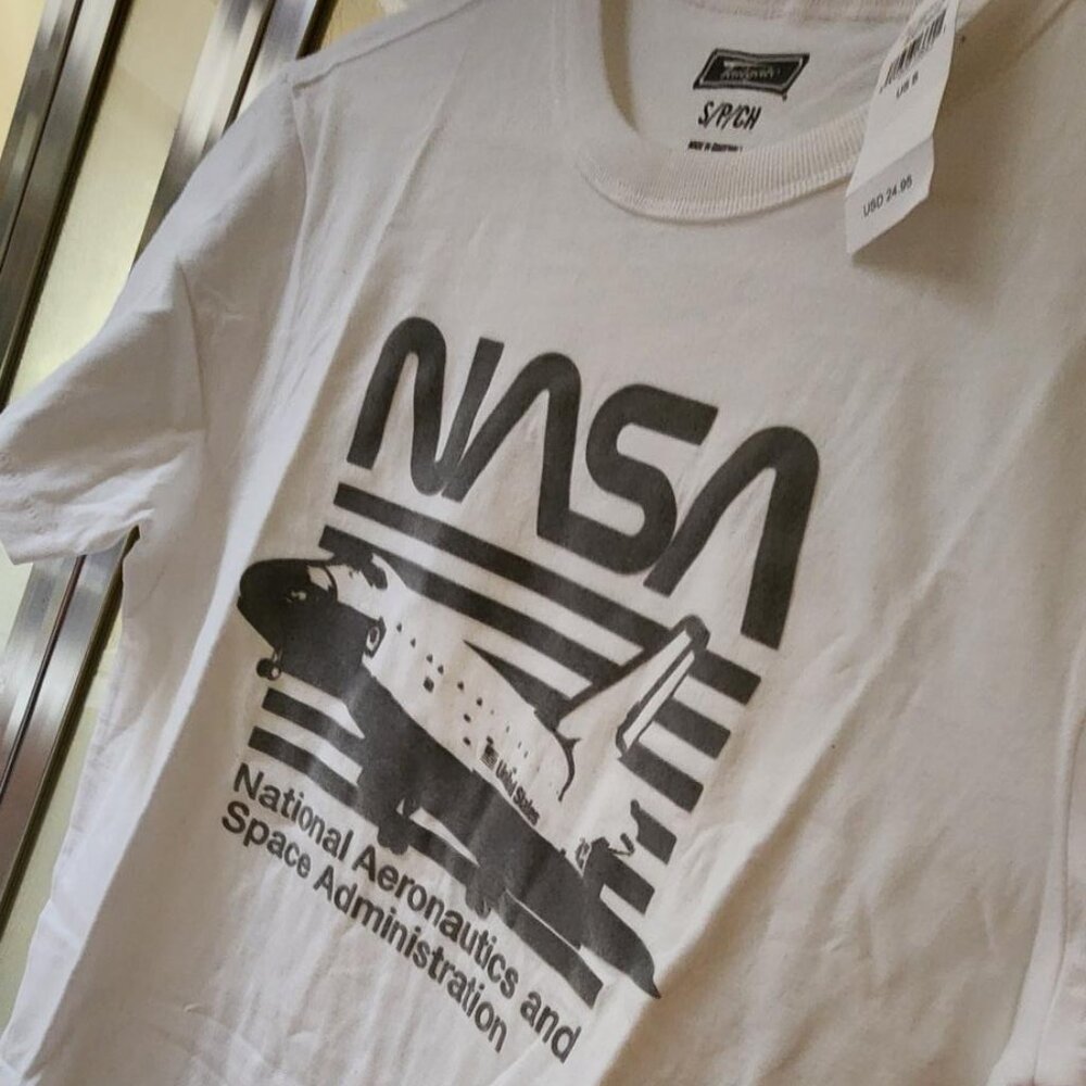 American Eagle NASA White Cotton t Shirt Size S NWT - Picture 2 of 5